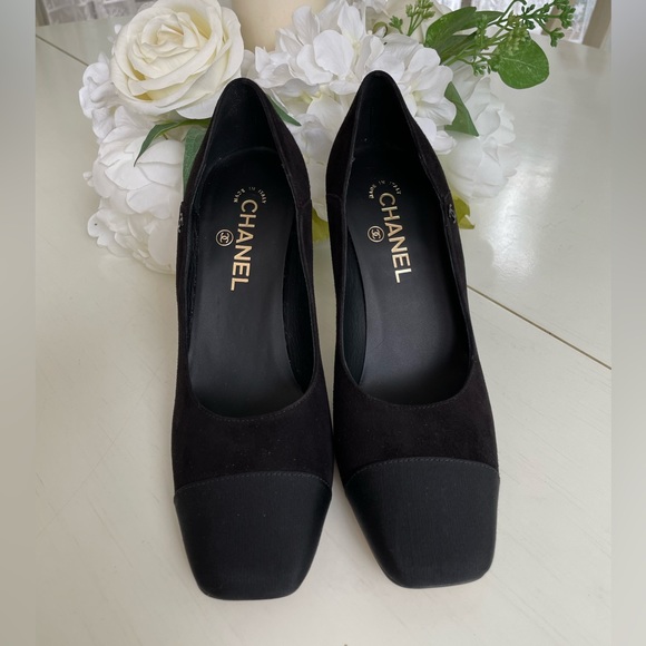 ❌SOLD OUT❌Chanel Black Suede Pumps Size 39 - Picture 5 of 10